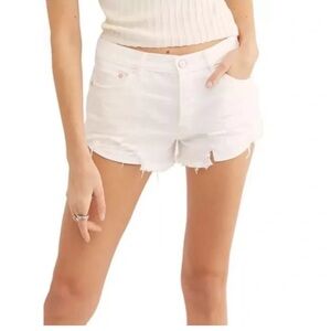 NWT Free People We The Free White Distressed Denim Cutoff Shorts – Size 31 (12)